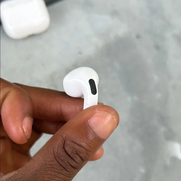 Apple White Wireless Earbuds